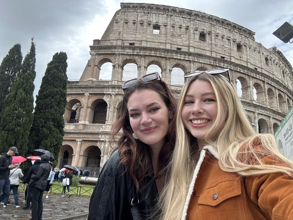 Lily-May with a friend taking a selfie in front of the colosseum