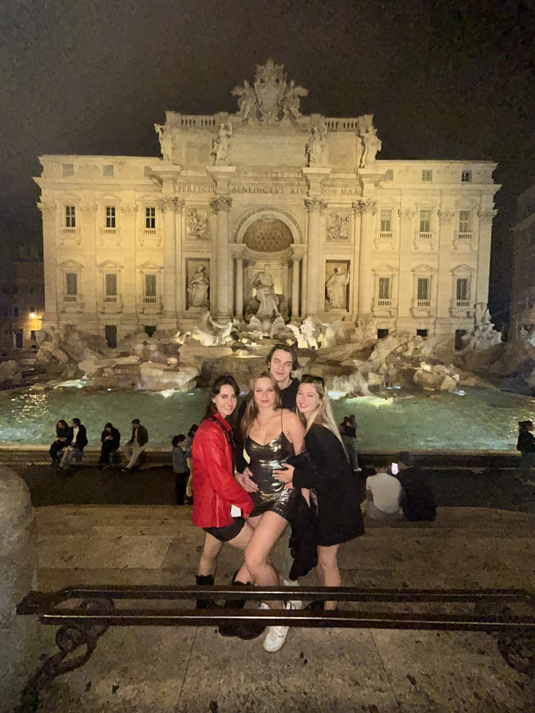 Lily-May and friends in front of the trevi fountain in Rome